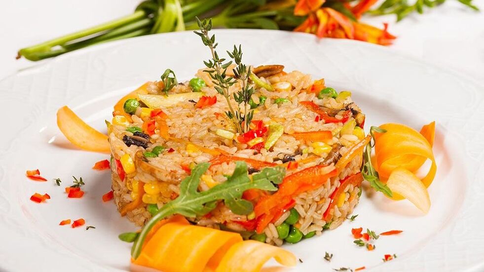 Zeleninové rizoto je ideálnym obedom pre tých, ktorí majú stredomorskú stravu. 