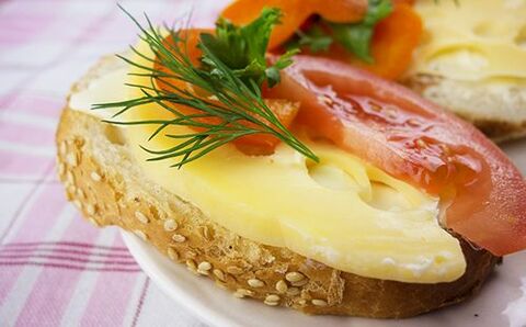 Pri Dukanovej diéte je dovolené jesť sendviče vyrobené z chleba z ovsených otrúb. 