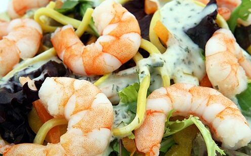 Šalát s lahodnými krevetami a zeleninou v ponuke Dukanovej diéty